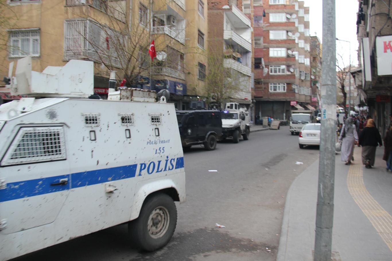 Diyarbakır'da silahlı kavga: 1 yaralı Diyarbakır'da silahlı kavga: 1 yaralı